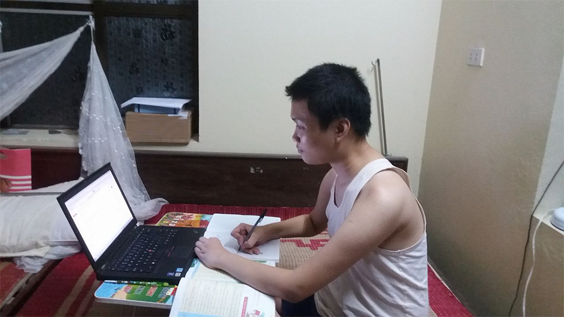 Chàng trai mắc bệnh Loạn Dưỡng Cơ có ước mơ trở thành Blogger như “dượng” Tony buổi sáng